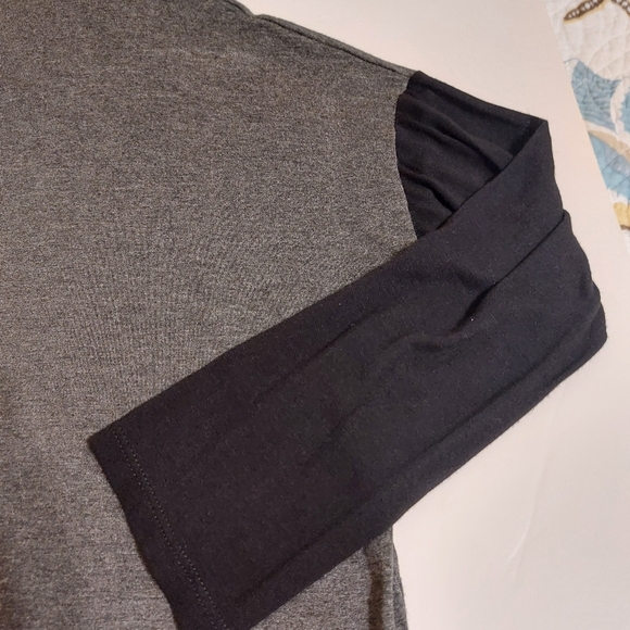 Grey Knit top with Black Trim - Picture 6 of 8